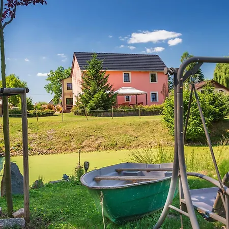 Statek U Dubu Guest house Svojetin
