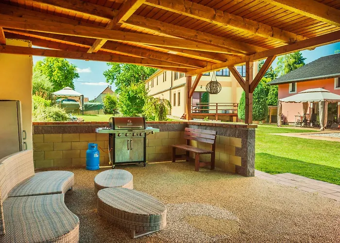 Statek U Dubu Svojetin