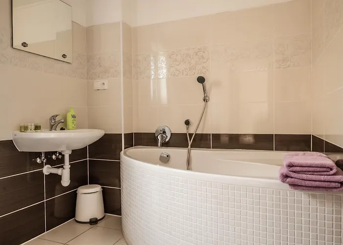 Statek U Dubu Svojetin